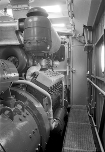151270 Interieur van een gedeelte van de machinekamer van een diesel-electrisch treinstel DE 3 (plan U) van de N.S.